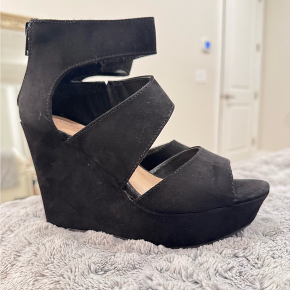 Christian Siriano Black Heels with Chunky Heel and Velcro Closure - Picture 2 of 5